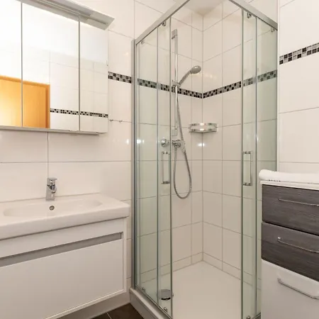 Yachthafenresidenz-wohnung-8112-850 Apartamento